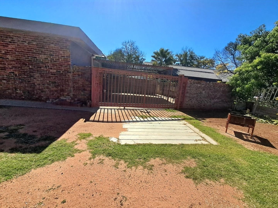 4 Bedroom Property for Sale in Fichardt Park Free State